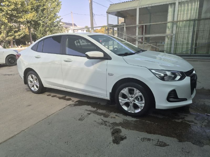 Chevrolet Onix 4-позиция автомат